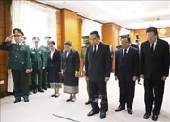 越南驻东南亚国家大使馆和领事馆举行阮富仲总书记吊唁仪式并设立吊唁簿
